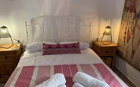 Casa Meraki - Entire Private Suite , 1 Bed , Lounge Kitchen , Shower Room & More